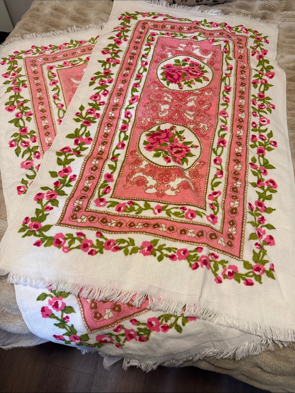 Pair of Vintage terry cloth NWT Floral Pink Cotton Bath Towels